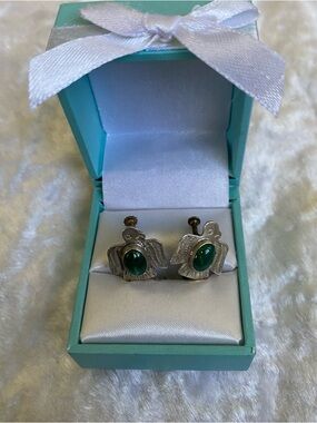🍀Silver Green Stone Thunderbird Screw Back Earrings